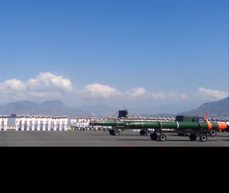 Loại ngư lôi này có đường kính 533mm - đường kính tiêu chuẩn của ngư lôi trên khắp thế giới từ cách đây hơn 70 năm. Ngư lôi do Liên Xô chế tạo và đưa vào trang bị năm 1965. Tên của ngư lôi bao gồm kết hợp giữa cỡ ngư lôi 533mm và năm được đưa vào trang bị "65". Nguồn ảnh: Rumil.