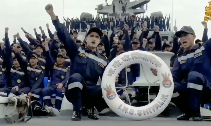 Mặc dù có màn khoe hàng khá... khủng, tuy nhiên truyền thông quốc tế phần lớn đều đồng ý rằng, sức mạnh của Hải quân Ấn Độ chỉ dừng lại ở mức độ "làm màu", ít có kinh nghiệm thực chiến và đặc biệt là yếu tố con người cực kỳ kém. Nguồn ảnh: QQ.