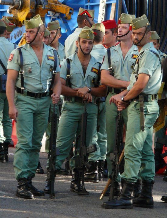 Mặc dù có trang phục khá đặc biệt, tuy nhiên lính Lê dương Tây Ban Nha vẫn được quân đội nước này liệt vào danh sách những đơn vị phản ứng nhanh tinh nhuệ. Nguồn ảnh: Pinterest.