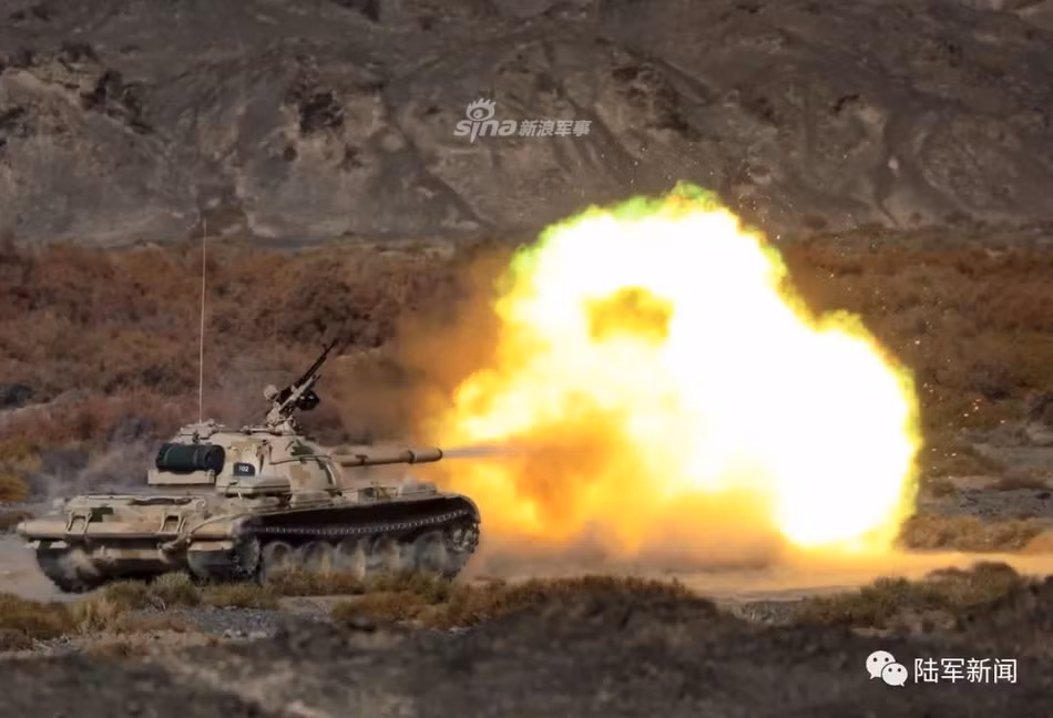 Các xe tăng Type 59 của Trung Quốc đều trong điều kiện hoạt động rất tốt, chịu trách nhiệm khai hoả yểm trợ bộ binh. Nguồn ảnh: Sina.