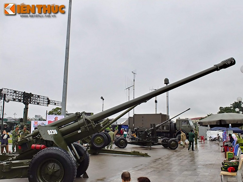 Tuy nhiên tốc độ bắn cũng chính là điểm yếu của pháo M-46, khi kíp chiến đấu bị xuống thể lực hoặc bị thương, tốc độ bắn của nó sẽ giảm đi đáng kể.