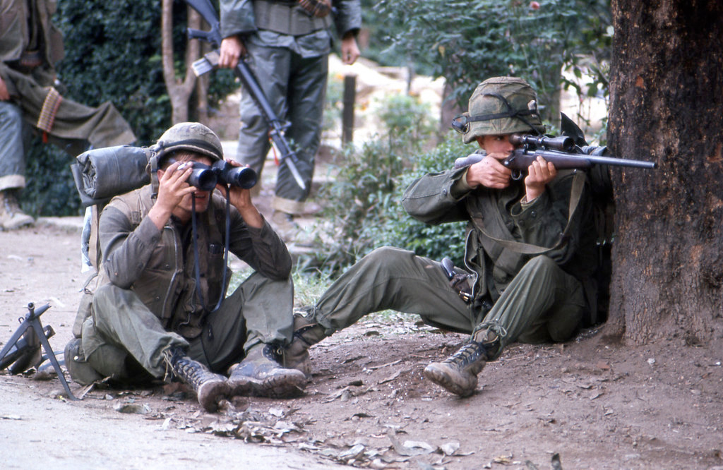 Lính bắn tỉa Mỹ đối phó với quân giải phóng trên từng con phố, từng ngõ ngách ở Huế và Sài Gòn trong chiến dịch Mậu Thân 1968. Nguồn ảnh: Pinterest.