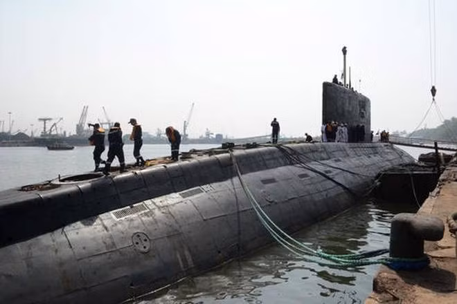 Tính tới thời điểm hiện tại, Việt Nam vẫn là quốc gia có lực lượng tàu ngầm đông và mạnh nhất ở khu vực Đông Nam Á với sáu chiếc Kilo. Cũng trong khu vực này, hiện tại nhiều quốc gia thậm chí còn chưa có binh chủng tàu ngầm. Nguồn ảnh: Pinterest.