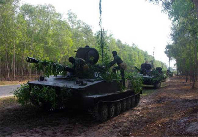 Khi lội nước, xe có khả năng đạt tốc độ tối đa 10 km/h. Nếu như mang theo thùng xăng phụ theo xe, tầm hoạt động tối đa của PT-76 có thể được mở rộng lên tới 510 km. Nguồn ảnh: QDND.