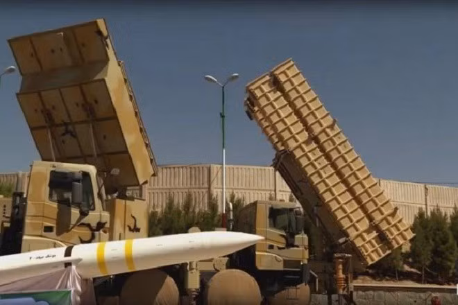 "Nên lưu ý rằng Iran có máy bay không người lái cũng như tên lửa hành trình và tên lửa đạn đạo, có thể dễ dàng bắn vào lãnh thổ Israel ngay trên đất Iran”