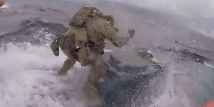 Lực lượng bảo vệ bờ biển của Mỹ đã bắt giữ được số lượng ma tuý trị giá 232 triệu USD trên một tàu ngầm hồi tháng 6/2019. Nguồn ảnh: BI.