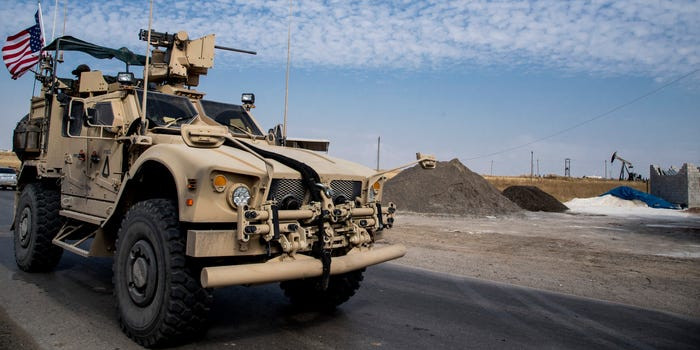 Cuộc rút lui lịch sử của Mỹ ở Syria không những đã giúp ông Donald Trump thực hiện được lời hứa lúc tranh cử của mình mà còn giúp Mỹ có được một món "hời" rất lớn từ dầu mỏ. Nguồn ảnh: BI.