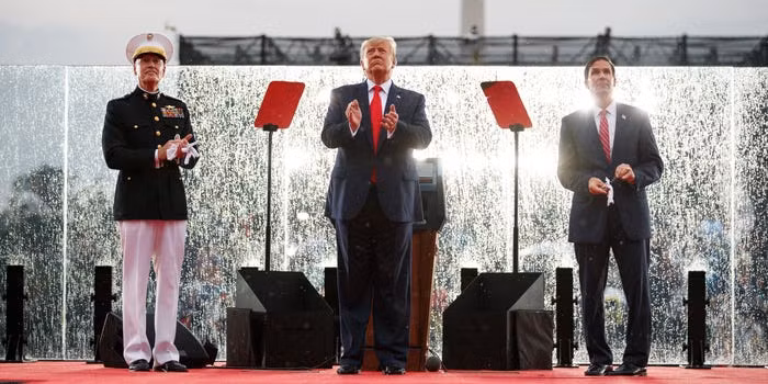 Dưới thời ông Donald Trump, nước Mỹ đã có cuộc duyệt binh cực kỳ hoành tráng mừng ngày độc lập - đây là cuộc diễu binh lớn nhất của Mỹ trong thế kỷ 21 này. Nguồn ảnh: BI.