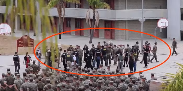 Một loạt lính thuỷ quân lục chiến Mỹ bị... bắt giữ vì liên quan tới cáo buộc buôn bán người trái phép ở San Diego hồi tháng 7/2019. Nguồn ảnh: BI.