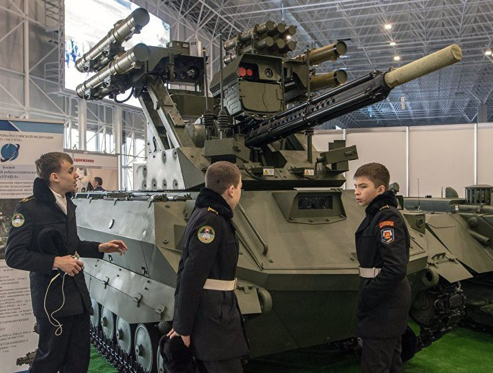 Hệ thống vũ khí của Robot Uran-9 rất đáng nể khi nó được trang bị pháo tự động 30 mm, tên lửa chống tăng và ống phóng đạn cháy đem lại sức mạnh tác chiến vượt trội trên chiến trường.