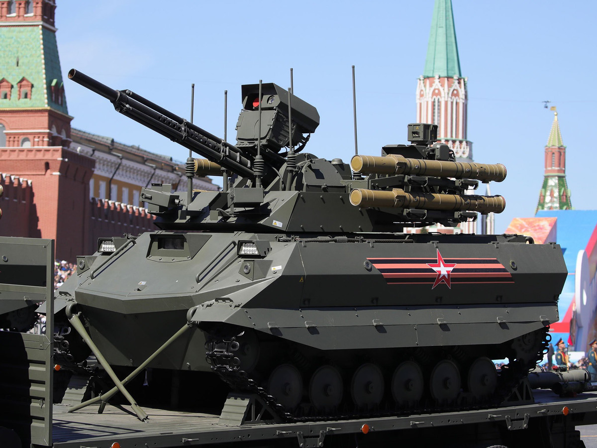 Uran-9 có thể phát hiện mục tiêu từ khoảng cách 6 km vào ban ngày và 3 km vào ban đêm nhờ được trang bị hệ thống cảm biến tinh vi, trong đó có hệ thống báo động laser, thiết bị phát hiện, nhận dạng và bám mục tiêu.