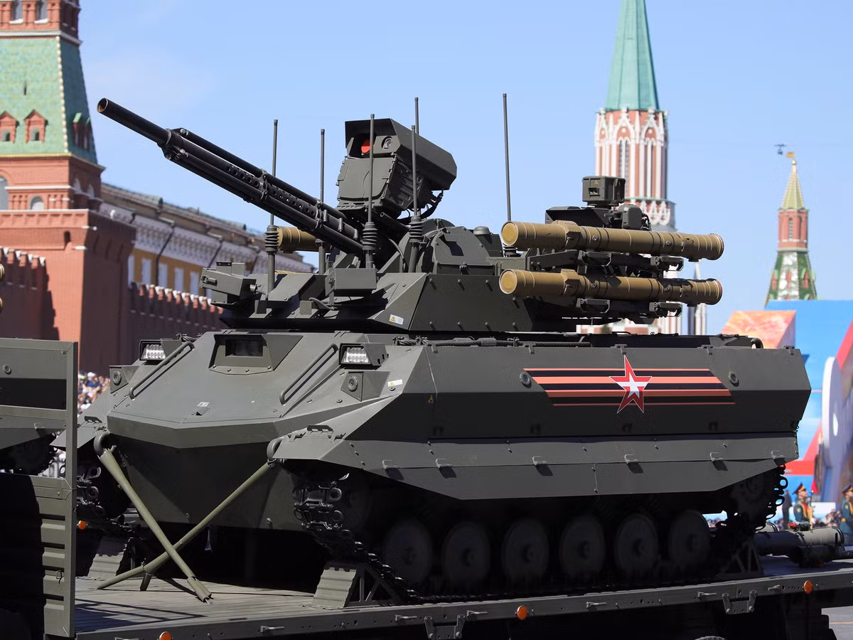 Uran-9 có thể phát hiện mục tiêu từ khoảng cách 6 km vào ban ngày và 3 km vào ban đêm nhờ được trang bị hệ thống cảm biến tinh vi, trong đó có hệ thống báo động laser, thiết bị phát hiện, nhận dạng và bám mục tiêu.