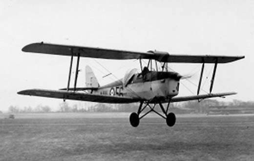 Không may, do di chuyển bằng xuồng trên sông nên chúng ta bị máy bay địch phát hiện và bắn phá. Sau vụ việc này, cả hai chiếc máy bay đã bị hư hỏng ít nhiều dù rằng về tổng thể vẫn có khả năng bay được. Nguồn ảnh: Flickr.