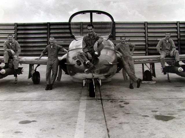 Cường kích A-37 mới cóng cạnh trong biên chế quân đội Mỹ hồi còn tham chiến ở Chiến tranh Việt Nam. Nguồn ảnh: PTS.