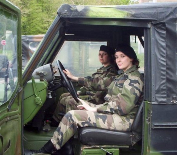  Nữ quân nhân Pháp với vẻ đẹp hút hồn mọi ánh nhìn. Nguồn ảnh: Thewondrous.