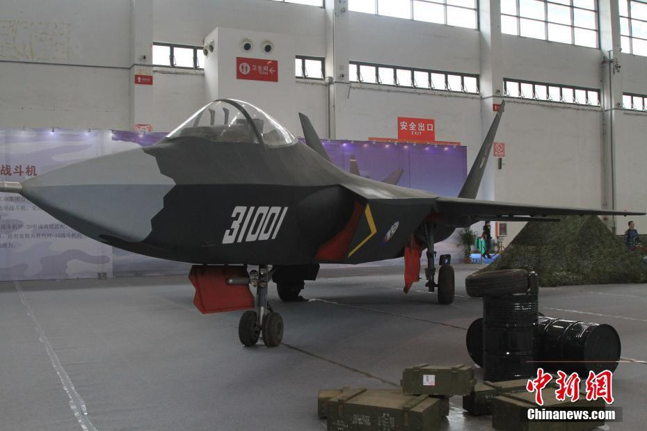 Tất nhiên, J-31 vẫn chỉ được coi là bản thiết kế mang tính "chắp vá" của Trung Quốc dựa trên F-35B. Tuy nhiên không loại trừ khả năng, J-31 vẫn sẽ đủ khả năng hoạt động trên tàu sân bay (như F-35C) và thậm chí còn được Trung Quốc xuất khẩu trong tương lai. Nguồn ảnh: Chinanews.