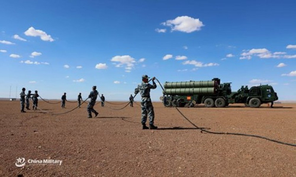 "Bạn có thể đặt ra một câu hỏi đó là tại sao hệ thống tên lửa phòng không S-200 liên tục được sử dụng nhưng S-300 tối tân hơn lại chẳng được như vậy"?