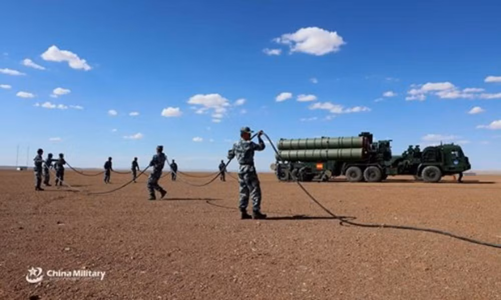 "Bạn có thể đặt ra một câu hỏi đó là tại sao hệ thống tên lửa phòng không S-200 liên tục được sử dụng nhưng S-300 tối tân hơn lại chẳng được như vậy"?