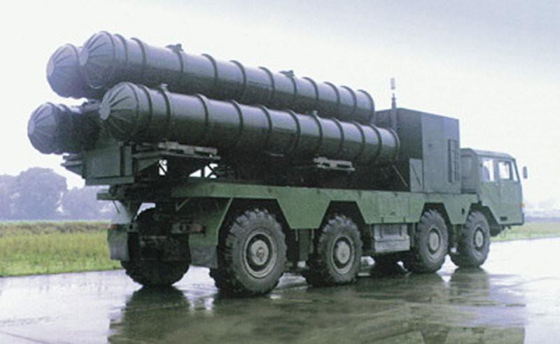 "Các đặc tính của S-300 có tệ như S-200 từ thiên niên kỷ trước hay không? Tại sao Israel dễ dàng ném bom Syria, nhưng S-300 không thể bảo vệ không phận nước này, hiệu quả của nó thực sự bằng không".