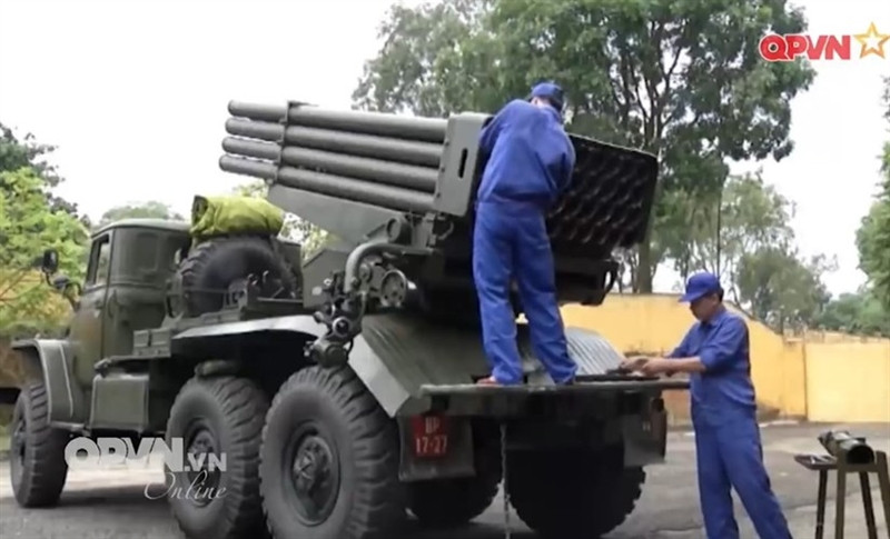 Đây là phương án cải tiến cực kỳ hiệu quả trong tác chiến không những đảm bảo được an toàn cho máu và sinh mạng của người lính khi phải đối mặt với hỏa lực phản pháo của đối phương. Nguồn ảnh: QPVN.