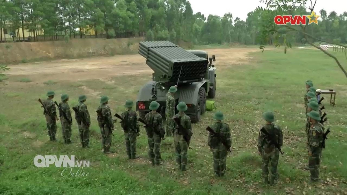 Mặc dù đã khá "cổ điển", tuy nhiên loại pháo phản lực phóng loạt này vẫn được Việt Nam và nhiều quốc gia trên thế giới sử dụng với số lượng rất nhiều trong biên chế. Nguồn ảnh: QPVN.