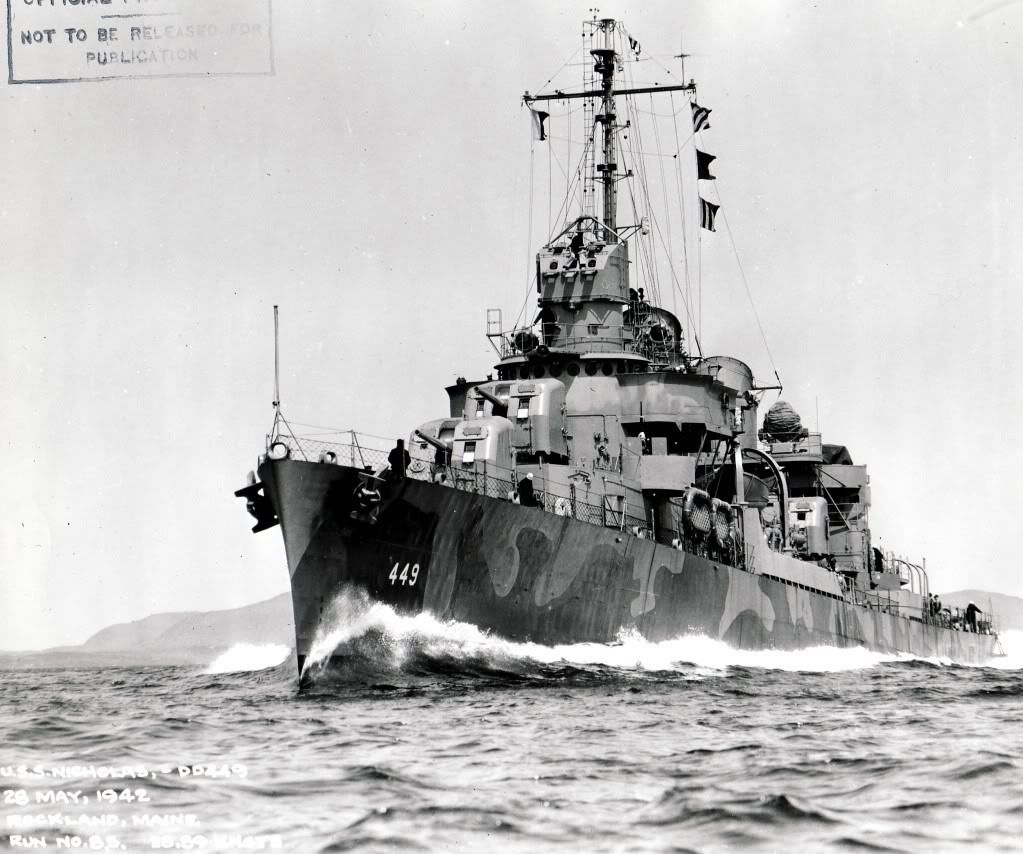 Loại khu trục hạm này có công suất động cơ tối đa 60.000 sức ngựa, cho phép nó di chuyển với tốc độ tối đa 36,5 hải lý trên giờ (tương đương 67,6 km/h). Tầm hoạt động tối đa của khu trục hạm Fletcher vào khoảng 8850 km ở tốc độ 28 km/h. Nguồn ảnh: Pinterest.