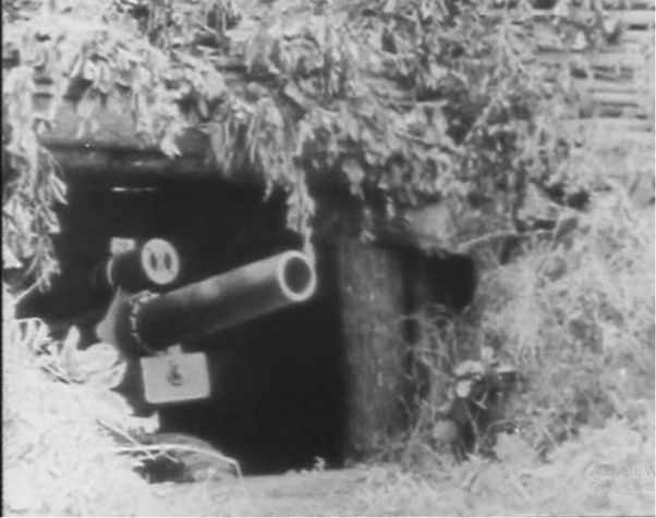 Có tầm bắn xa nhất là 11270 mét, khi đặt trên hai đỉnh núi cao nhất của dẫy Pú Hồng Mèo và Pú Tà Cọ bao xung quanh thung lũng Mường Thanh, hai khẩu pháo này của ta có thể khai hỏa vào bất cứ vị trí nào trong trận địa của quân đội Pháp. Nguồn ảnh: Tube.