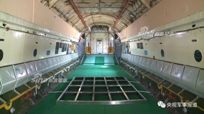 Bên trong chiếc phi cơ sẽ đưa những hài cốt của lính Trung Quốc về quê hương trước lễ Thanh Minh sắp tới đây. Nguồn ảnh: Sina.