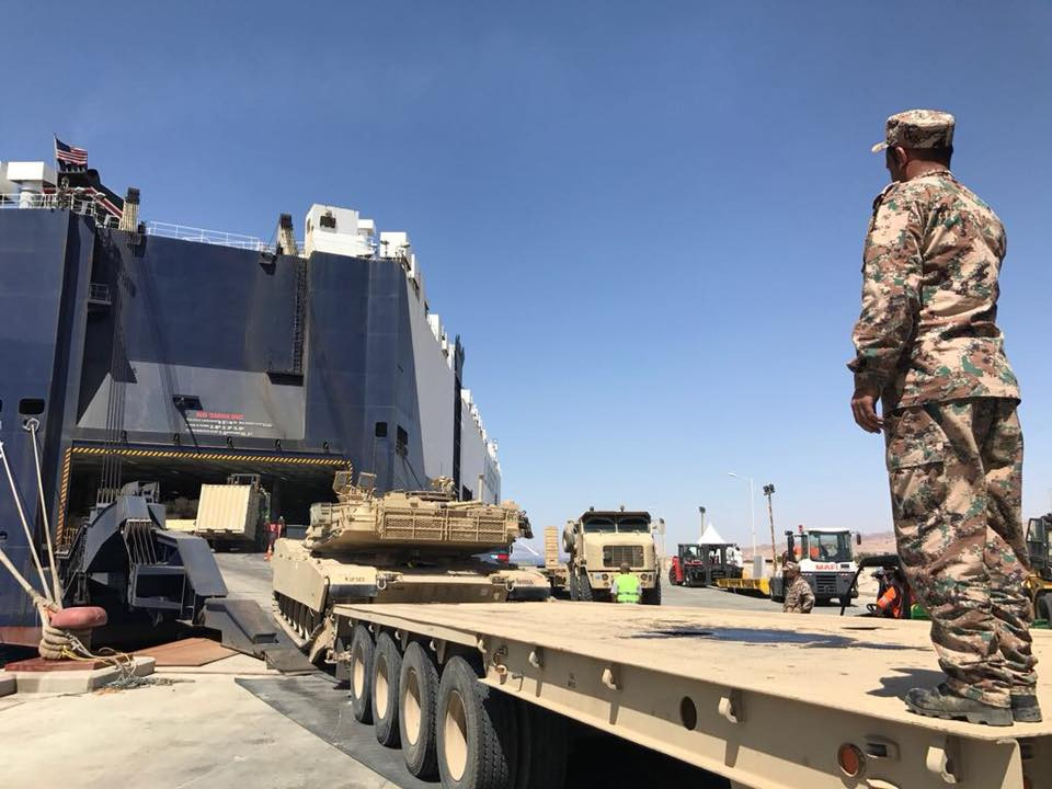 Tàu Liberty Pride có lượng giãn nước tối đa vào khoảng 57.000 tấn và có tải trọng hơn 20.000 tấn, trong điều kiện thông thường con tàu này có thể chuyên chở đến 6.000 xe hơi các loại, còn đối với xe tăng hay xe bọc thép con số này có thể lên đến 1.000 đơn vị. Nguồn ảnh: Directorate 4.