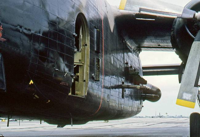 Để đối phó với các tên lửa của ta, AC-119 cũng được trang bị các pháo mồi nhiệt với tổng cộng 60 quả pháo mồi nhiệt loại Mk 24. Tổng cộng trong toàn bộ thời gian phục vụ ở Việt Nam, có 5 chiếc AC-119 đã bị phá hủy với nhiều lý do khác nhau. Nguồn ảnh: Warhistory.