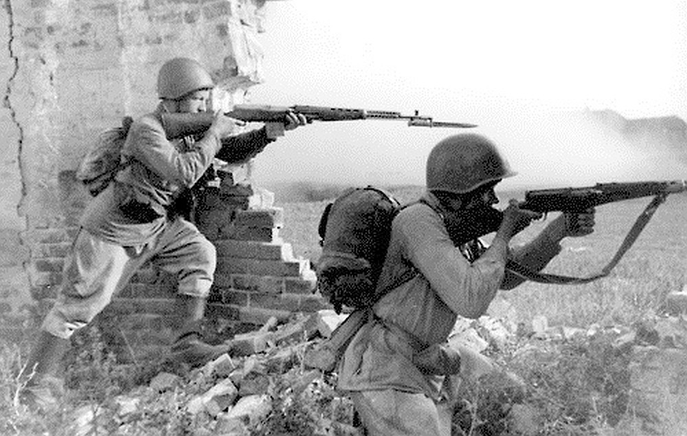 SVT-40 có tên đầy đủ là Tokarev SVT-40 - viết tắt của Súng trường bán tự động Tokarev. Khẩu súng này được thiêt skees bởi Fedor Tokarev và Sergei Gavrilovich Simonov. Nguồn ảnh: Warhistory.