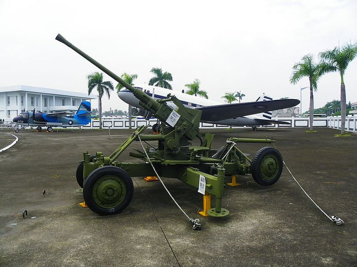 Đây cũng là khẩu pháo phòng không được chế tạo bởi nhiều nhà sản xuất nhất trong lịch sử, chỉ tính riêng hãng Bofors đã sản xuất khẩu pháo này trong khoảng 70 năm, kể từ khi nó ra đời cho tới năm 2000. Nguồn ảnh: Wiki.