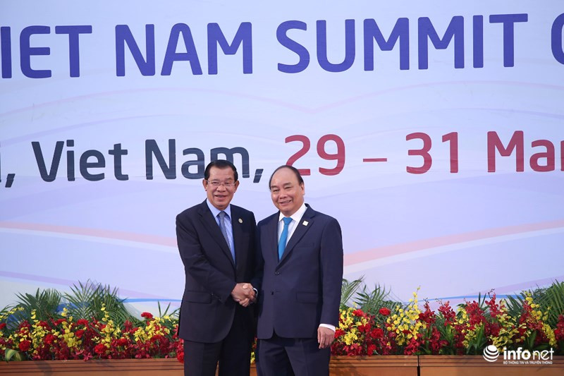 Thủ tướng Nguyễn Xuân Phúc đón Thủ tướng Campuchia Samdech Hun Sen.