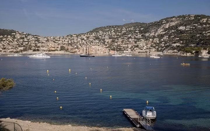 Ngôi biệt thự có vị trí đắc địa dọc theo bờ biển Saint-Jean-Cap-Ferrat ở phía nam nước Pháp.