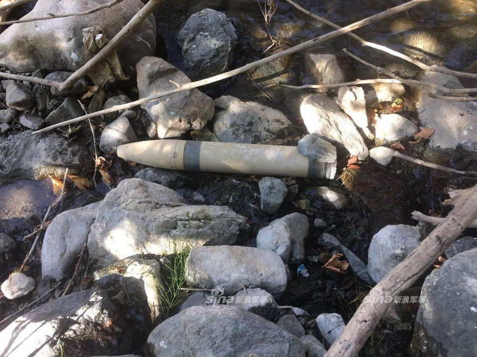 Loại pháo phản lực phóng loạt này sử dụng cỡ đạn 106,7mm. Đây là loại pháo phản lực được phía Trung Quốc sản xuất và đưa vào sử dụng từ những năm 60 của thế kỷ trước, nối tiếp sự thành công của loại pháo phản lực Type 50-5 102mm trước đó. Nguồn ảnh: Sina.