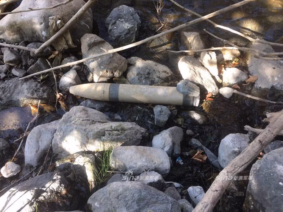 Loại pháo phản lực phóng loạt này sử dụng cỡ đạn 106,7mm. Đây là loại pháo phản lực được phía Trung Quốc sản xuất và đưa vào sử dụng từ những năm 60 của thế kỷ trước, nối tiếp sự thành công của loại pháo phản lực Type 50-5 102mm trước đó. Nguồn ảnh: Sina.