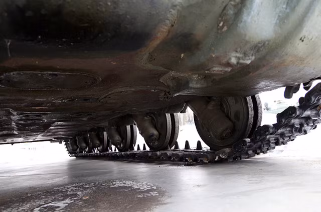 Mặc dù đã bước vào một số cuộc thử nghiệm nhưng sau cùng Object 775 đã không được chấp nhận trang bị. Một trong những lý do chính đến từ cấu hình siêu thấp của nó khiến kíp lại không có tầm nhìn tốt trên chiến trường, hệ thống dẫn đường tên lửa không có độ tin cậy cao. Nguồn ảnh: Flat.