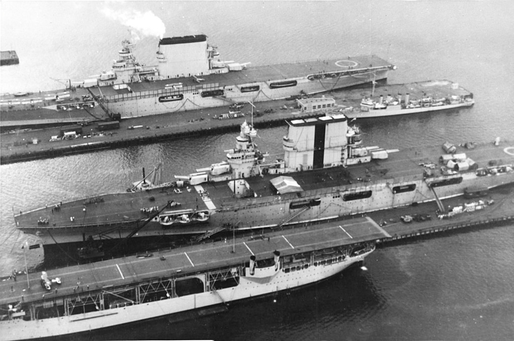 Sử dụng 3 nồi hơi để quay động cơ điện do GE thiết kế, tàu có dẫn động 2 trục và có khả năng cung cấp sức đẩy tối đa 6500 mã lực. Tốc độ tối đa của tàu vào khoảng 15 hải lý trên giờ (28,7 km/h). Nguồn ảnh: USnavy.