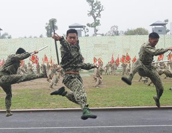 Cộng đồng mạng Trung Quốc khá ngạc nhiên với hiệu quả ngụy trang của mẫu quần áo này của lực lượng Đặc công Việt Nam. Nguồn ảnh: Sina.