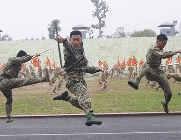 Cộng đồng mạng Trung Quốc khá ngạc nhiên với hiệu quả ngụy trang của mẫu quần áo này của lực lượng Đặc công Việt Nam. Nguồn ảnh: Sina.