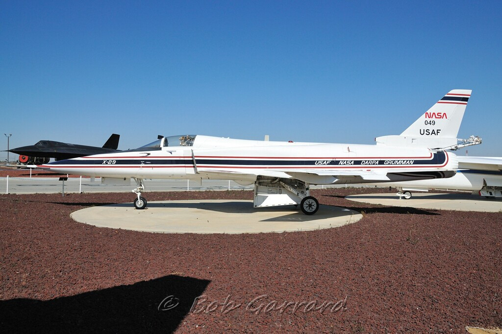 Tổng cộng đã có 2 phi cơ thử nghiệm X-29 được ra đời, thực hiện 242 pha bay thử nghiệm trong thời gian từ năm 1984 tới năm 1991. Tuy nhiên, mục đích ra đời của loại phi cơ này cũng chỉ dừng lại ở mức độ thử nghiệm. Sau năm 1991, toàn bộ hai phi cơ Cánh tiến tiên tiến nhất của nhân loại này đã được cho vào bảo tàng của NASA. Nguồn ảnh: Garrard.