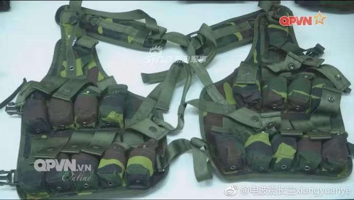 Một vài mẫu quân phục đặc biệt được trang bị cho Đặc công Việt Nam đã được diễn đàn Sina của Trung Quốc tổng hợp lại trên mục quân sự của diễn đàn này. Nguồn ảnh: QPVN.
