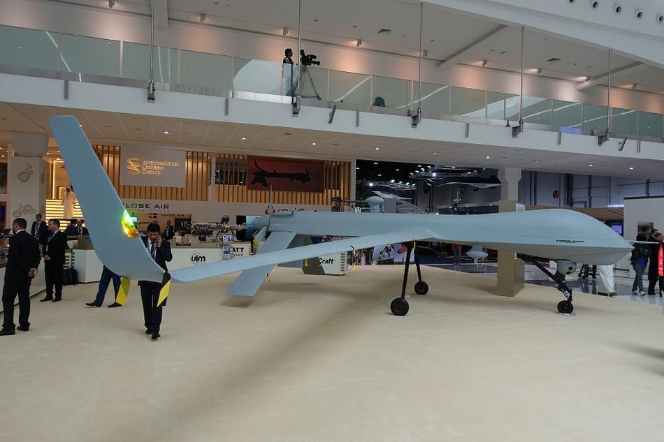 Không thể thiếu được tại triển lãm lần này đó là máy bay không người lái loại Predator phiên bản Predator XP. Predator hiện giờ được coi là loại máy bay không người lái hiện đại nhất thế giới hiện nay. Nguồn ảnh: Sina.