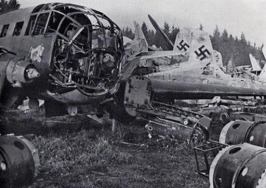 Hàng loạt các bãi rác máy bay phải mọc lên liên tục để chứa đủ số lượng máy bay đủ để trang bị cho cả một châu lục này. Nguồn ảnh: Warhistory.