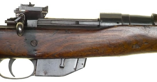 Vấn đề càng thêm trầm trọng hơn khi cỡ đạn .303 British (7,70x56mm R) do Anh thiết kế lại được Canada sản xuất không đạt chuẩn. Điều này khiến cho binh lính Canada ngoài chiến tuyến không những cầm trong tay một khẩu súng "đểu" mà thậm chí đến đạn của nó cũng không tốt. Nguồn ảnh: Wiki.