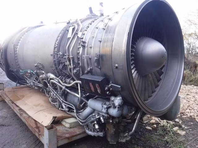 Nhiều chuyên gia quân sự trên thế giới nhận định, việc rao bán các loại động cơ tiêm kích đời cũ nguyên chiếc một cách công khai như thế này trên internet, có thể sẽ là cơ hội rất tốt cho các nước đang có ngành hàng không còn non trẻ có được các công cụ, linh kiện và quan trọng nhất là kinh nghiệm chế tạo động cơ phản lực trong tương lai. Nguồn ảnh: Sina.