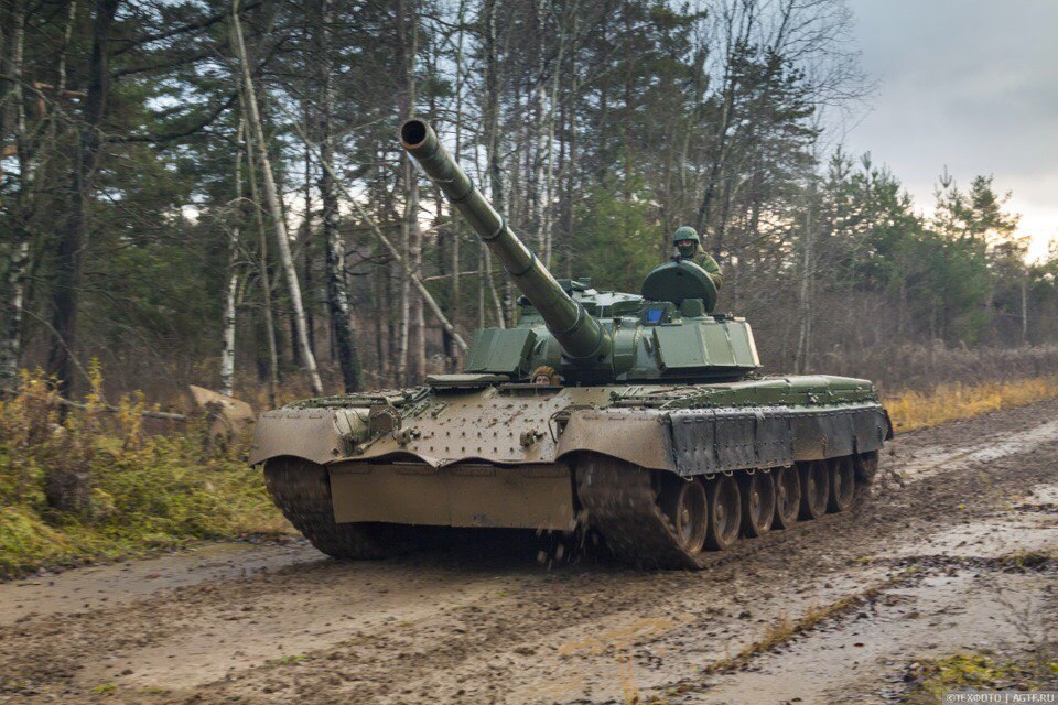 Chiếc xe tăng đầu tiên và duy nhất của dự án này hiện đang được đặt tại Kubinka - nơi có bảo tàng xe tăng lớn bậc nhất của Nga tọa lạc. Điều đáng nói là mẫu thử này vẫn trong điều kiện rất tốt, chỉ việc đổ xăng và tra dầu là lại có thể chạy bình thường. Nguồn ảnh: Stuger.