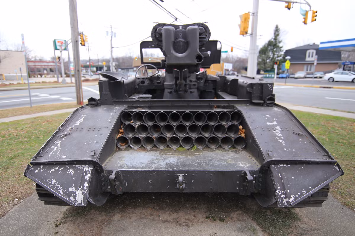 Loại pháo tự hành này cũng đã từng được sử dụng trong Chiến tranh Việt Nam. Tuy nhiên sau đó nó đã sớm bị thay thế bằng chiếc M551 Sheridan - một loại xe tăng lưỡng cư hạng nhẹ được trang bị khẩu pháo cỡ nòng lên tới 152mm. Nguồn ảnh: Fra.