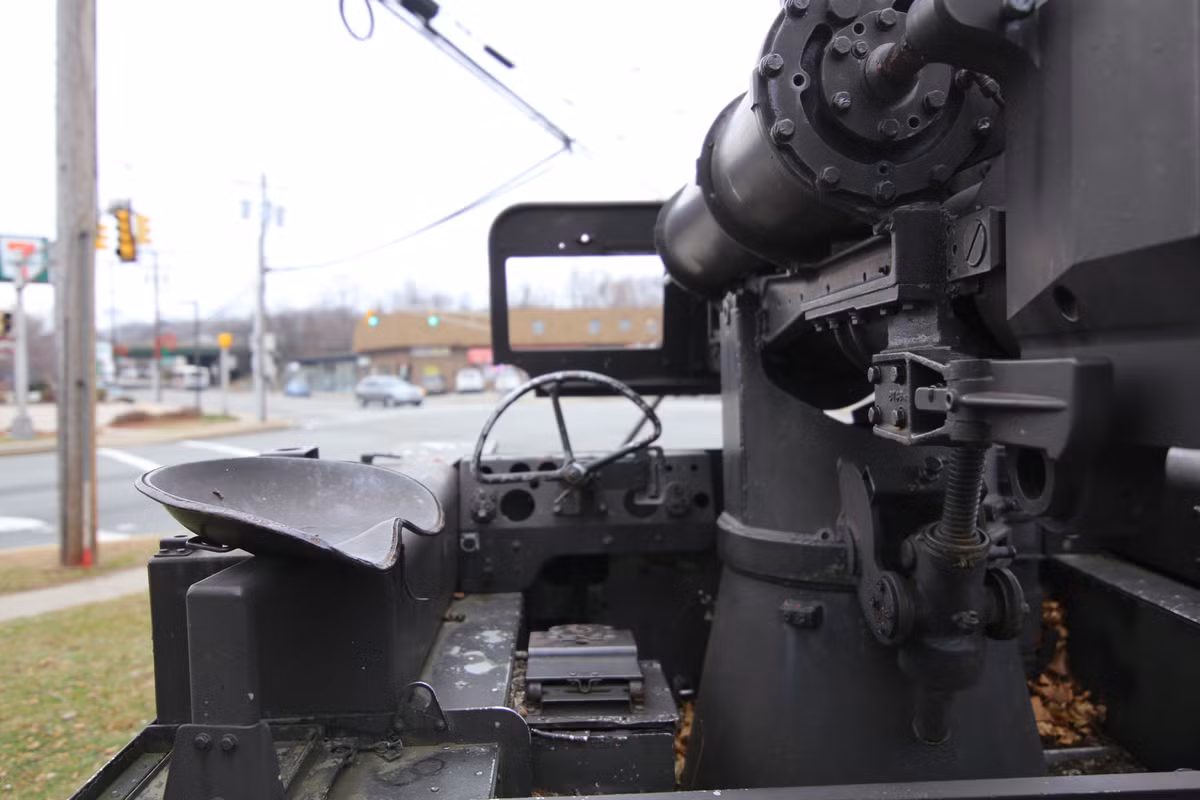 Kể từ sau M56 Scorpion, quân đội Mỹ không còn bất cứ một khẩu pháo tự hành nào khác có khả năng thả dù từ máy bay vận tải mà thay vào đó, họ chuyển sang học thuyết sử dụng "trực thăng vận" với khả năng mang pháo đến tận trận địa và di chuyển trên trận địa bằng trực thăng vũ trang. Nguồn ảnh: Fra.