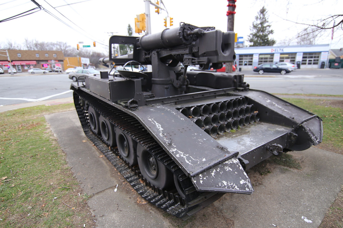 Sử dụng loại pháo M54 cỡ nòng 90 mm làm vũ khí chính, khẩu pháo này có khả năng xuyên từ 122 tới 246 mm thép cán đồng nhất ở khoảng cách bắn 1000 mét tùy thuộc từng loại đạn mà nó sử dụng. Nguồn ảnh: Fra.